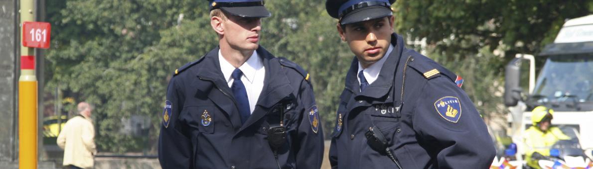 twee politieagenten