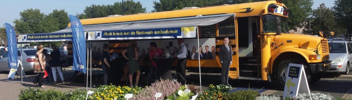 Foto van de gele Amerikaanse schoolbus van de Nationale ombudsman