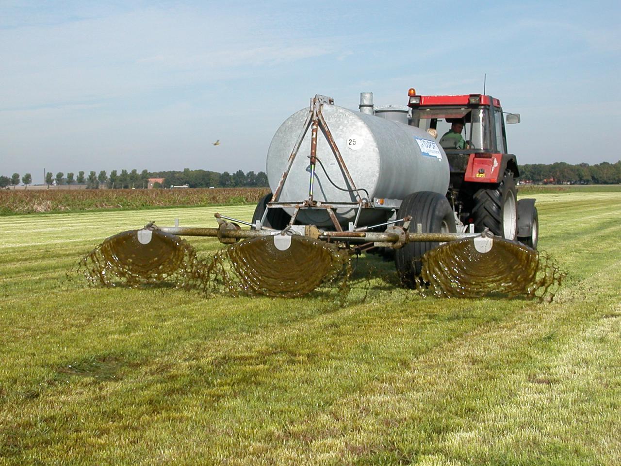 Foto van een mestwagen Foto van een mestwagen