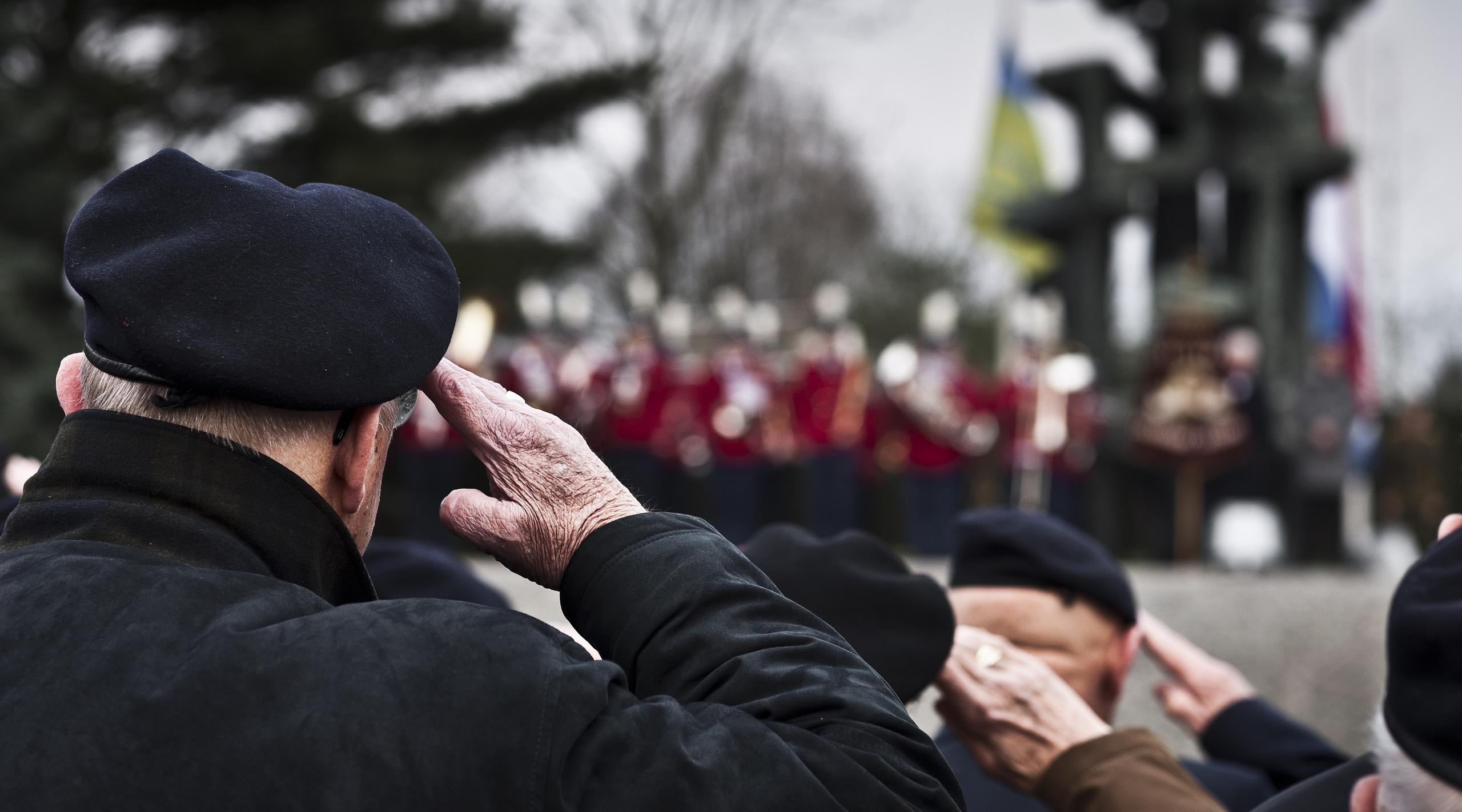 Foto van een herdenking militairen Foto van een herdenking militairen