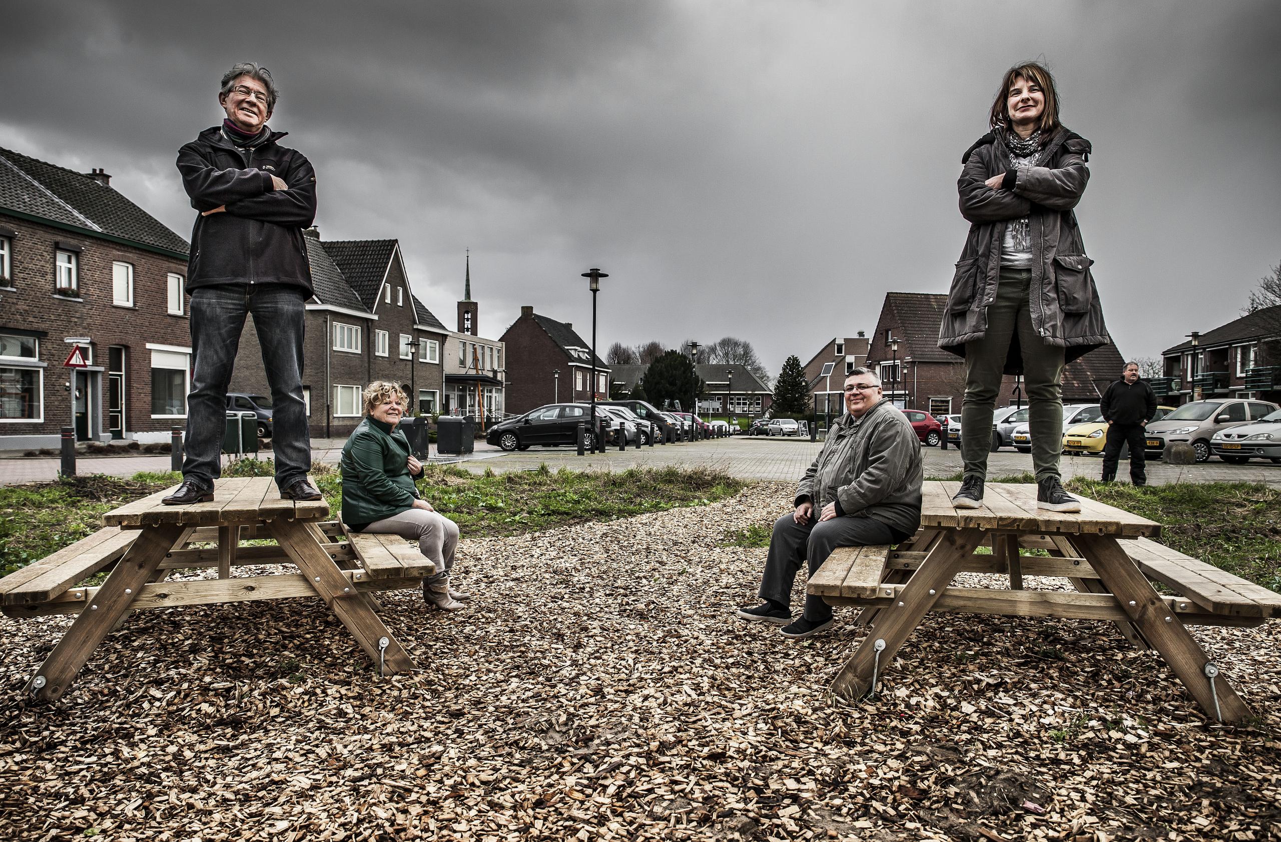 initiatiefnemers op hun plein