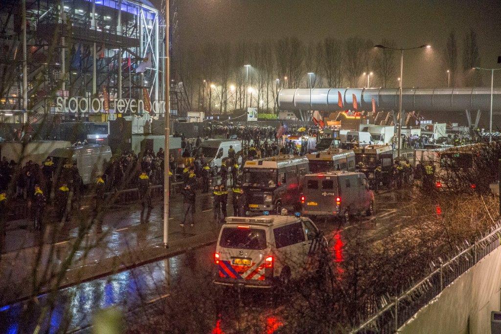 protestmars bij Feyenoordstadion