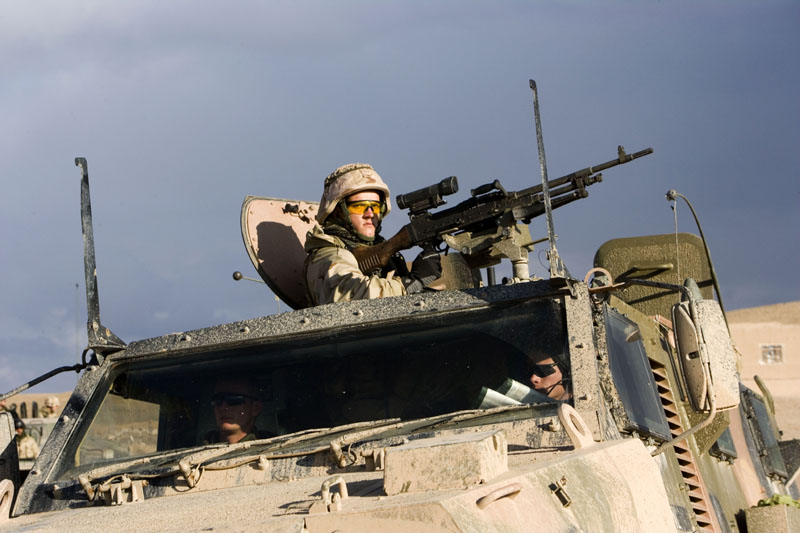 militair in tank
