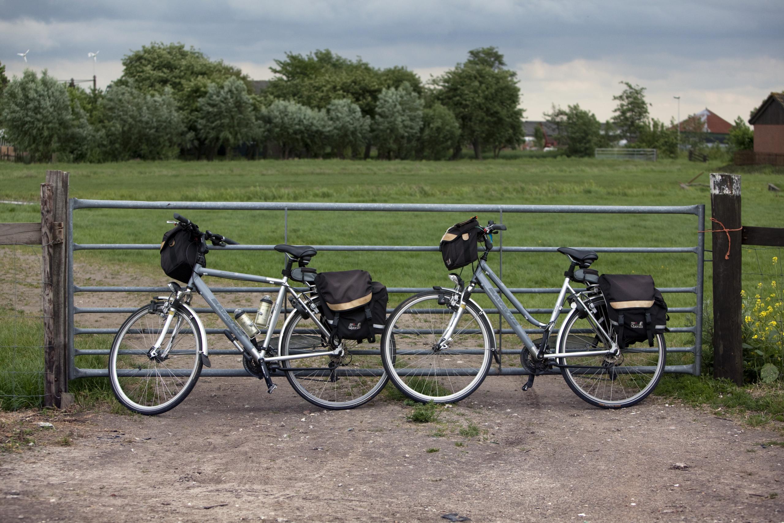 fietsen bij weiland