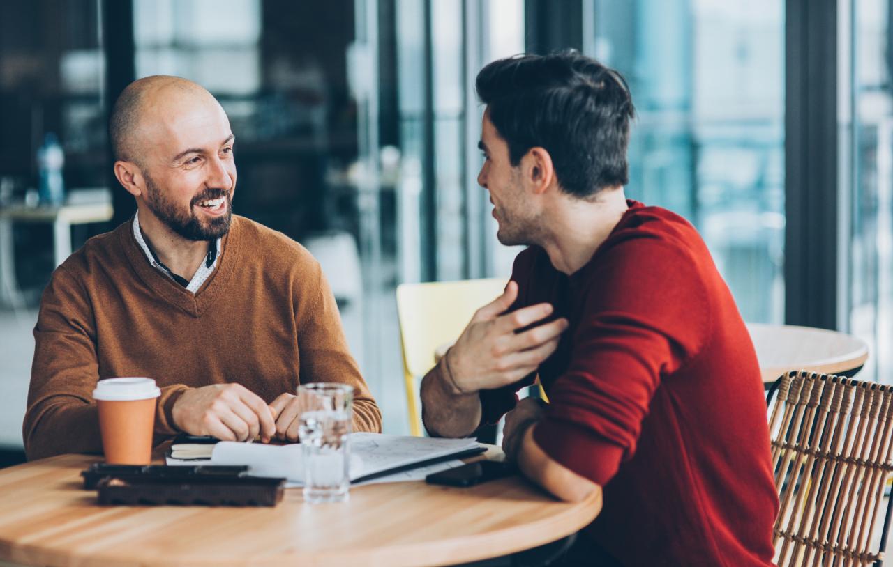 Twee professionals in gesprek