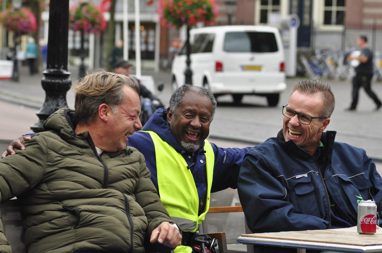 Foto van groepje mannen in artikel straatpraat Utrecht
