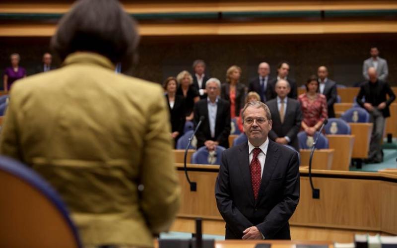 Foto van Nationale ombudsman Alex Brenninkmeijer in de Tweede Kamer