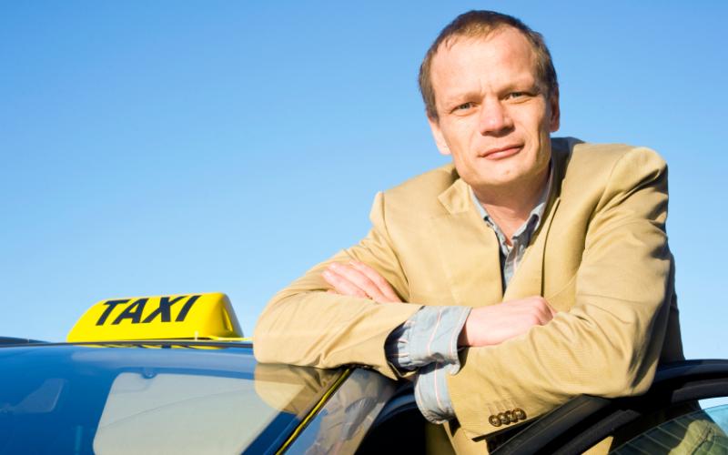 Foto van een taxichauffeur Foto van een taxichauffeur