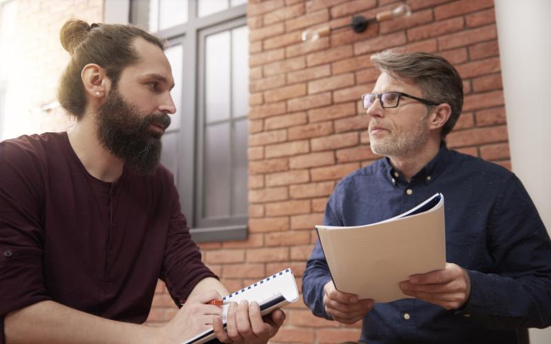 twee mannen in overleg