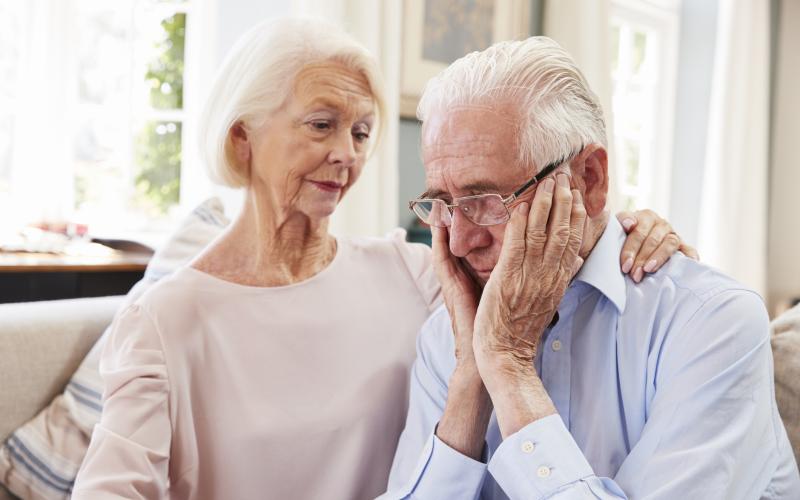 Foto van een vrouw met een demente partner