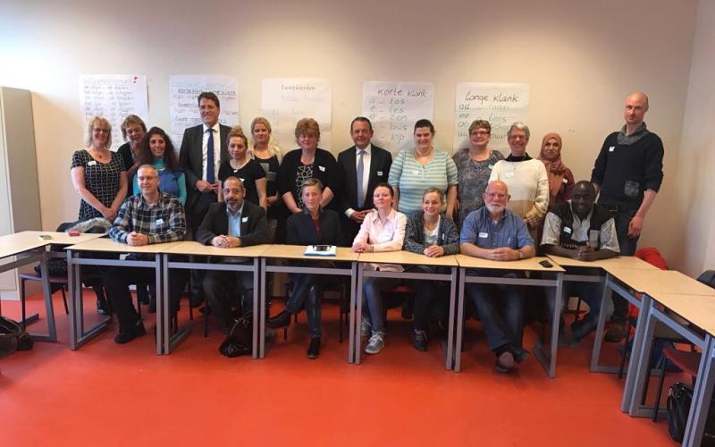 groepsfoto: de Nationale ombudsman is te gast in de provincie Drenthe