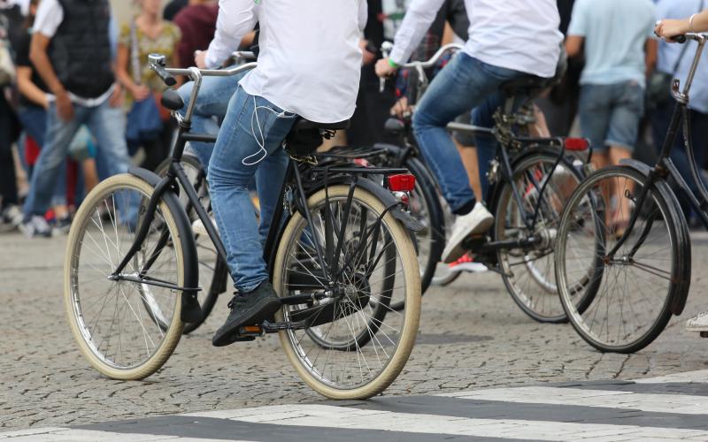 Fietsende mensen Fietsende mensen