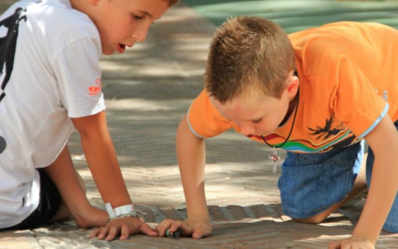 Spelende kinderen Spelende kinderen
