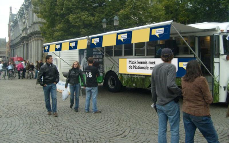 Foto van de bus van de Nationale ombudsman