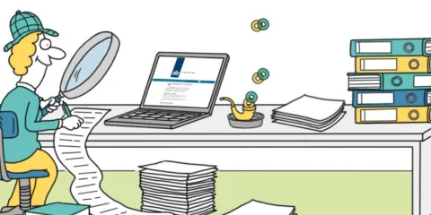 Cartoon: poppetje bekijkt documenten met vergrootglas. Het zit achter een bureau met veel mappen en een laptop