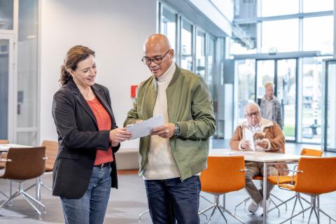 In gesprek met een professional van de overheid