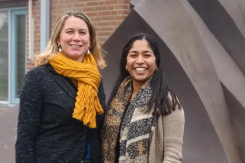 Projectleider Arlette van der Gun en financieel coach Richma Basropansingh