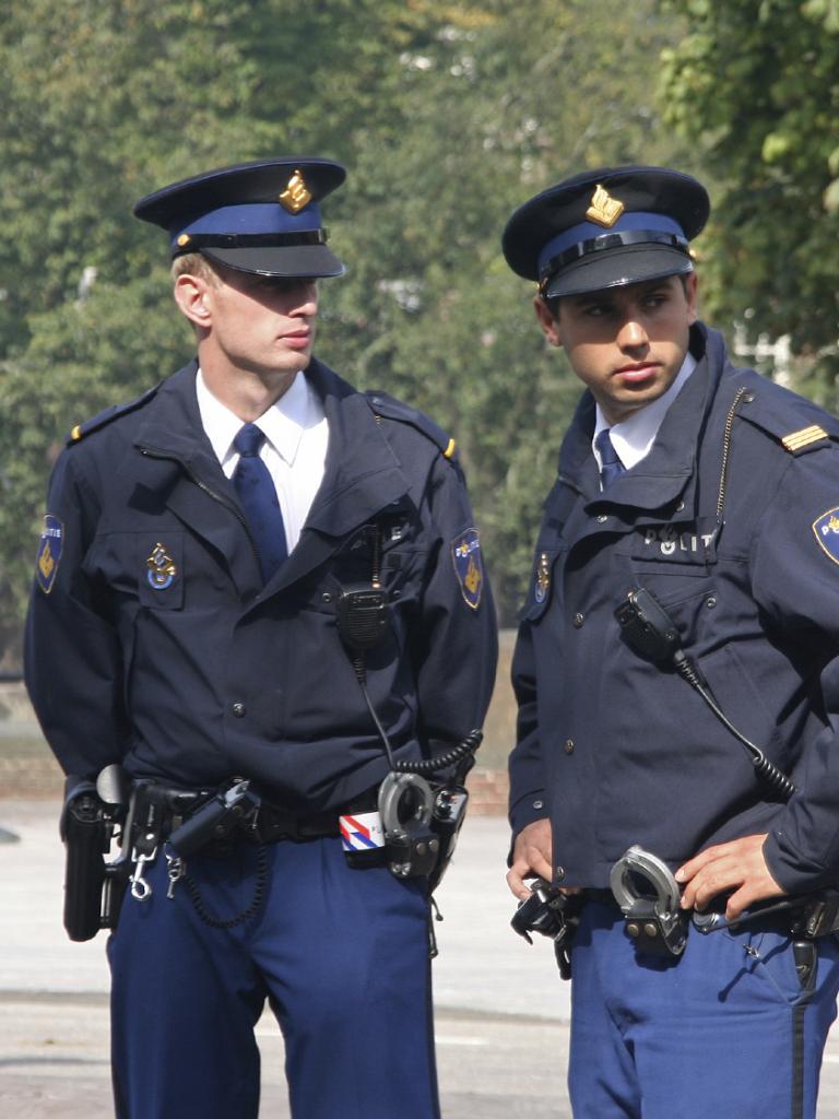 twee politieagenten