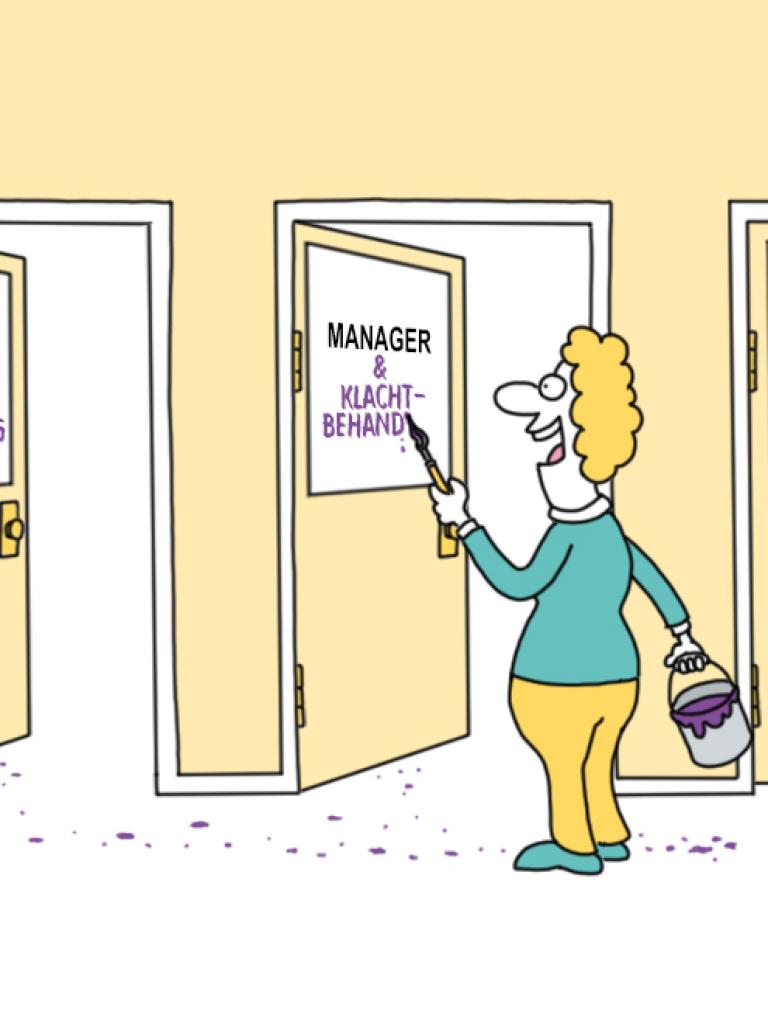 Cartoon: poppetje schrijft klachtbehandeling op deuren. De wand en deuren zijn geel van kleur
