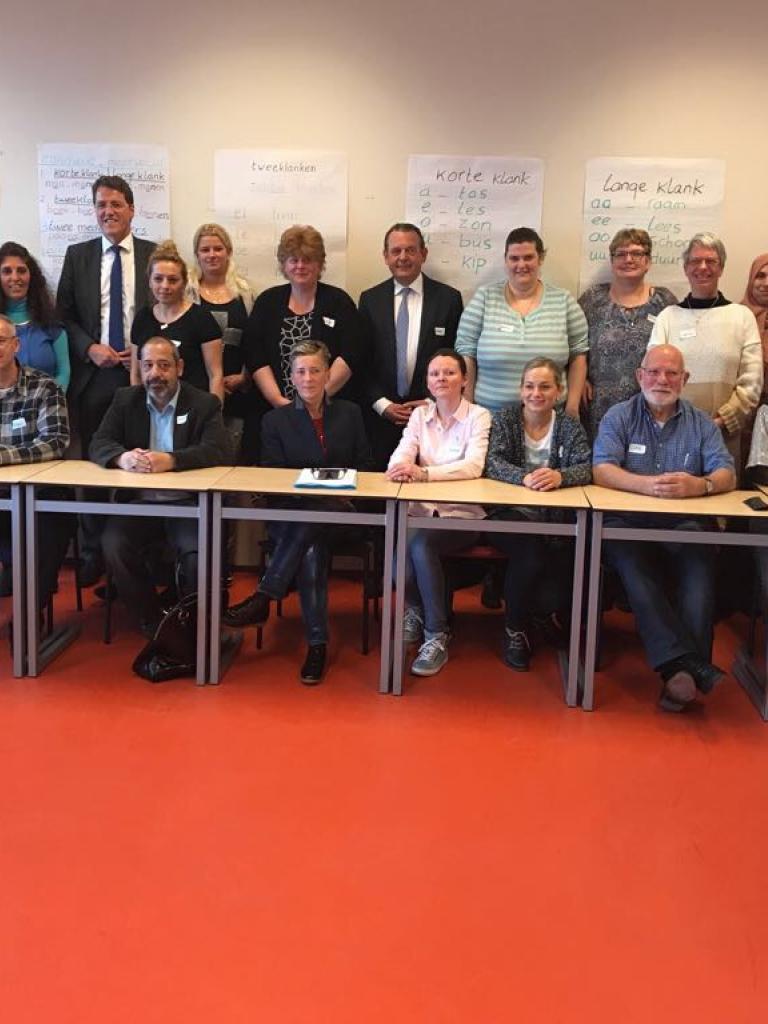 groepsfoto: de Nationale ombudsman is te gast in de provincie Drenthe
