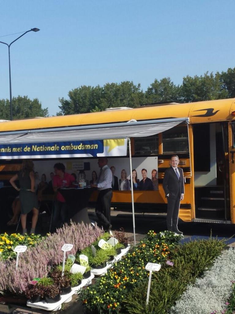 Foto van de gele Amerikaanse schoolbus van de Nationale ombudsman