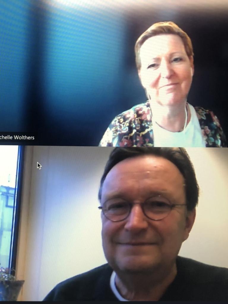 Drie mensen zijn online met elkaar in gesprek (Bo Aarsbergen, Michelle Wolthers en Ernst Radius)
