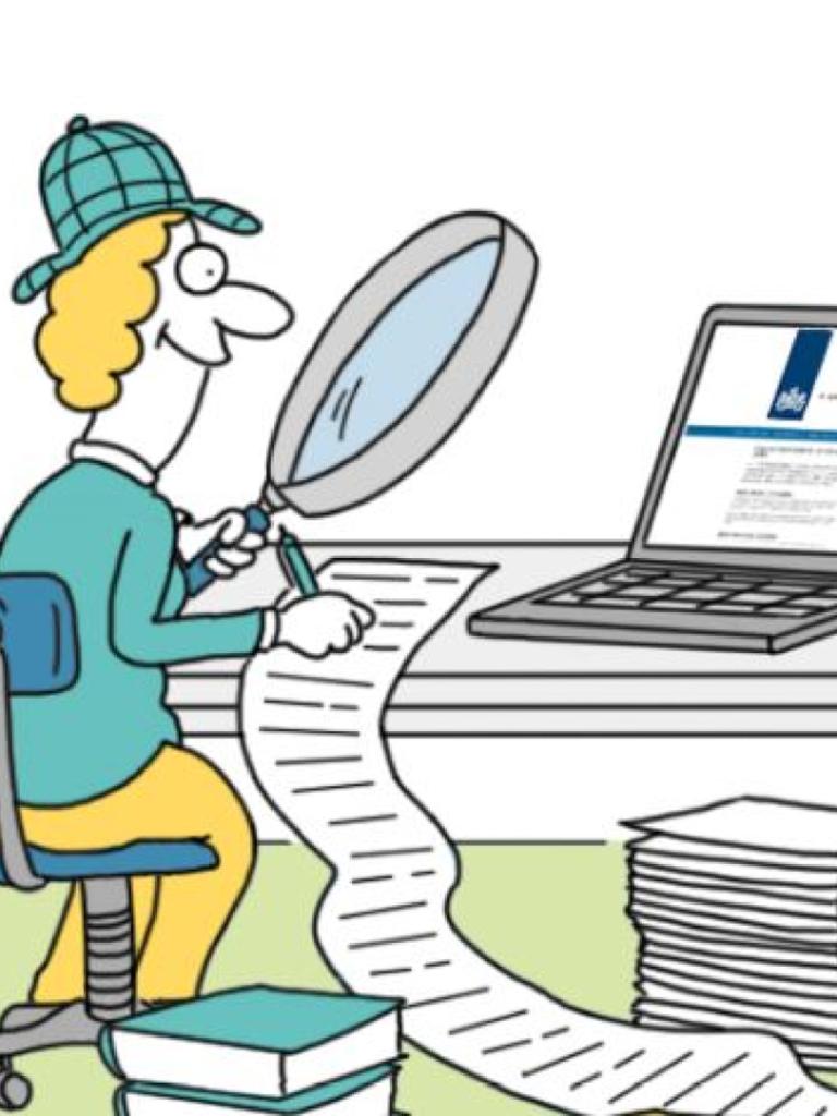 Cartoon: poppetje bekijkt documenten met vergrootglas. Het zit achter een bureau met veel mappen en een laptop