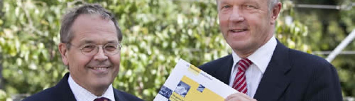 Aanbieden rapport door Alex Brenninkmeijer