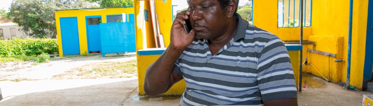 Man in Dutch Caribbean is having a phonecall