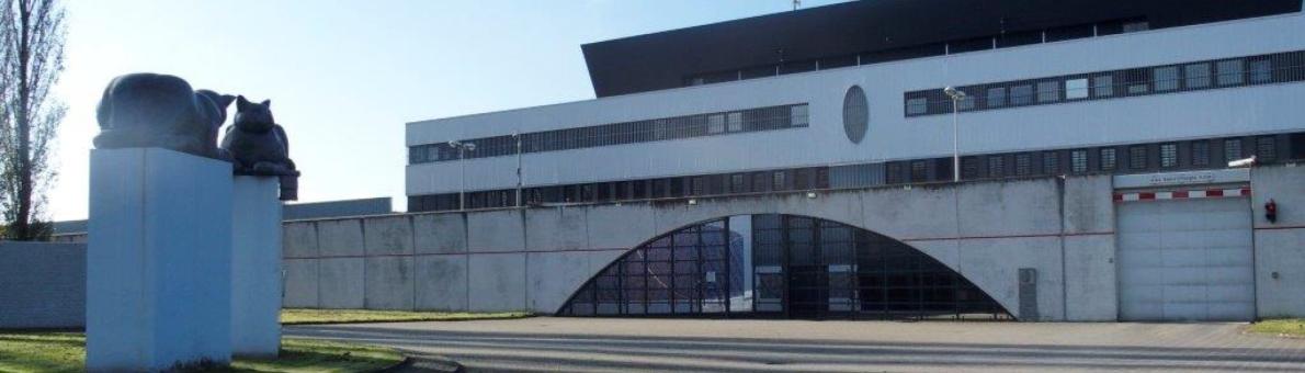 Foto van het gebouw van de Penitentiaire Inrichting in Lelystad Foto van het gebouw van de Penitentiaire Inrichting in Lelystad