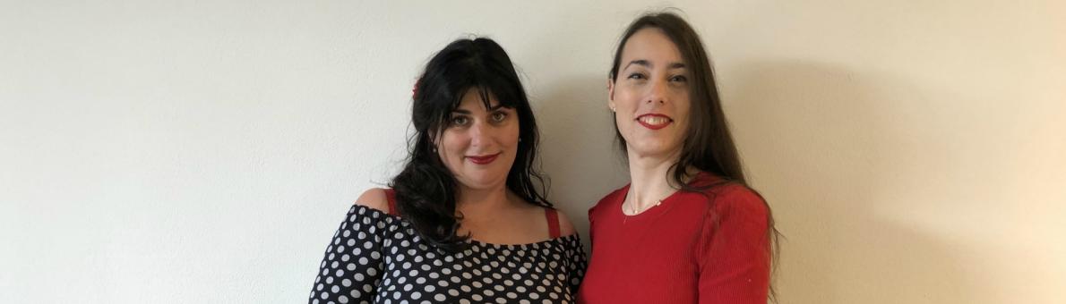 Bo Aarsbergen en Roxanne van der Pluijm van Stichting Lezen en Schrijven staan naast elkaar. Bo Aarsbergen en Roxanne van der Pluijm van Stichting Lezen en Schrijven staan naast elkaar.