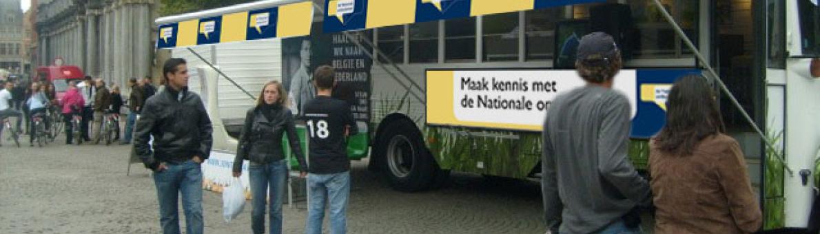 Foto van de bus van de Nationale ombudsman