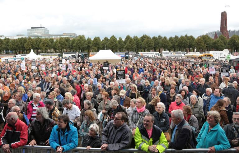 Demonstrerende mensen op het Malieveld Den Haag