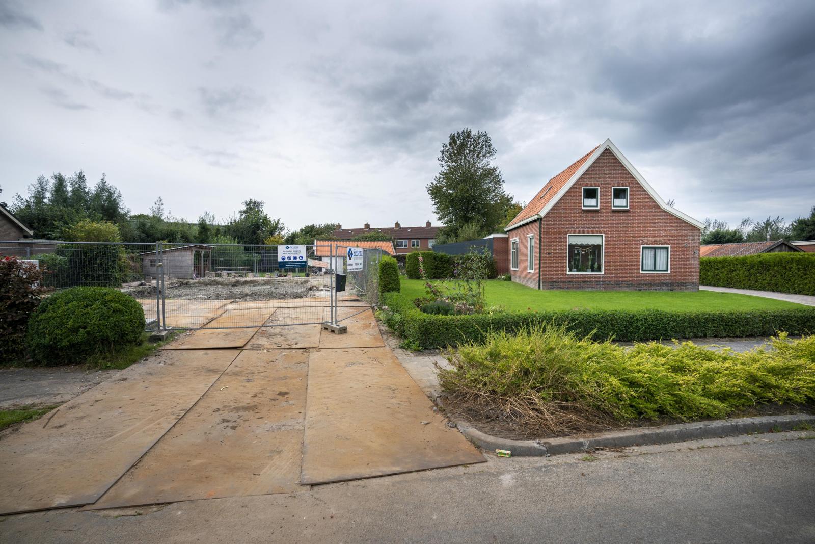 Huis in gaswinningsgebied in Groningen naast braakliggend terrein